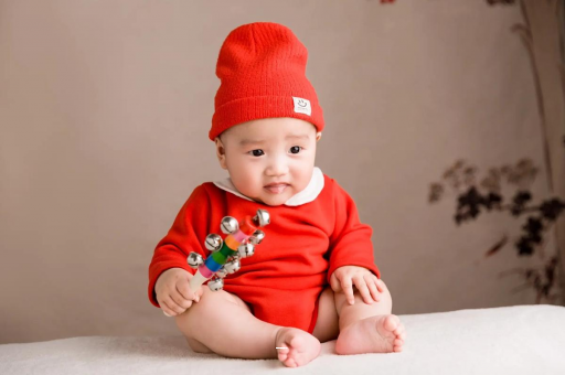 黄石宝宝几个月戴银手镯好 黄石宝宝几个月戴银手镯好